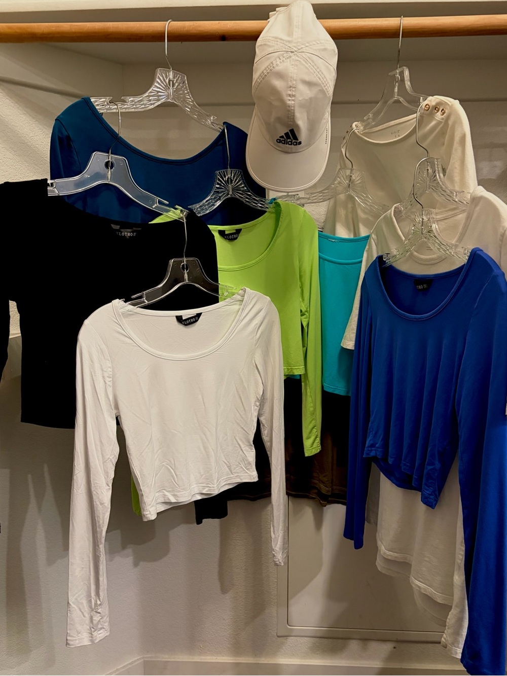 9 tops 6 crop tops 3 t shirts